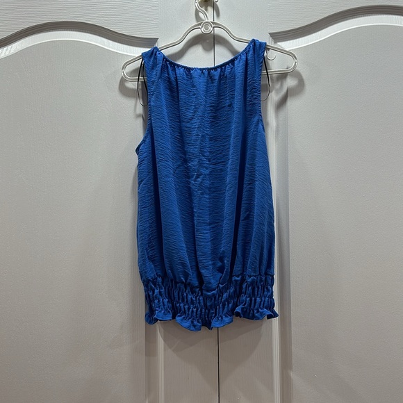 Top - Picture 2 of 5